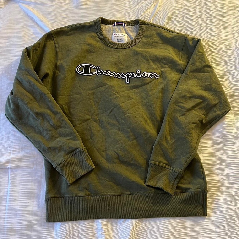 Champion Green Crewneck Sweater // embroidered